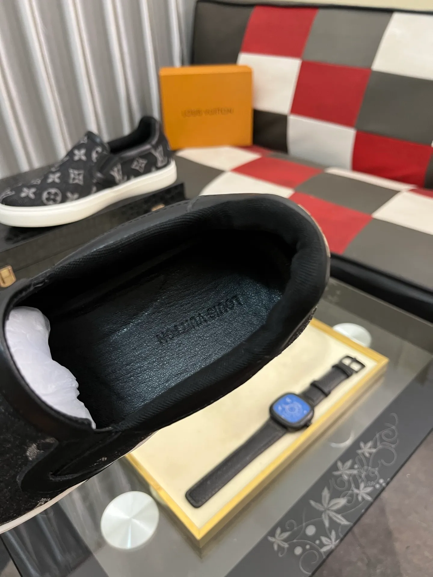 Men's shoes 💰400⌚️⌚️LV's new men's high-end casual sports shoes, using imported first-layer cowhide silk screen printing brand lougou, original ultra-light tpu outsole, wear-resistant and comfortable, Monogram lougou embellished rubber outsole, breathable mesh lining, versatile classic style! Size: 38-442️⃣Colors available